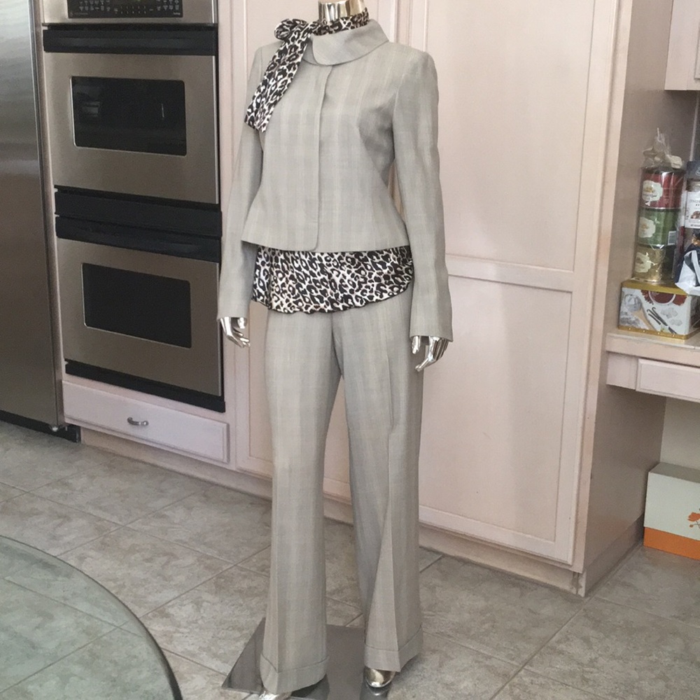 ELLEN TRACY Suit